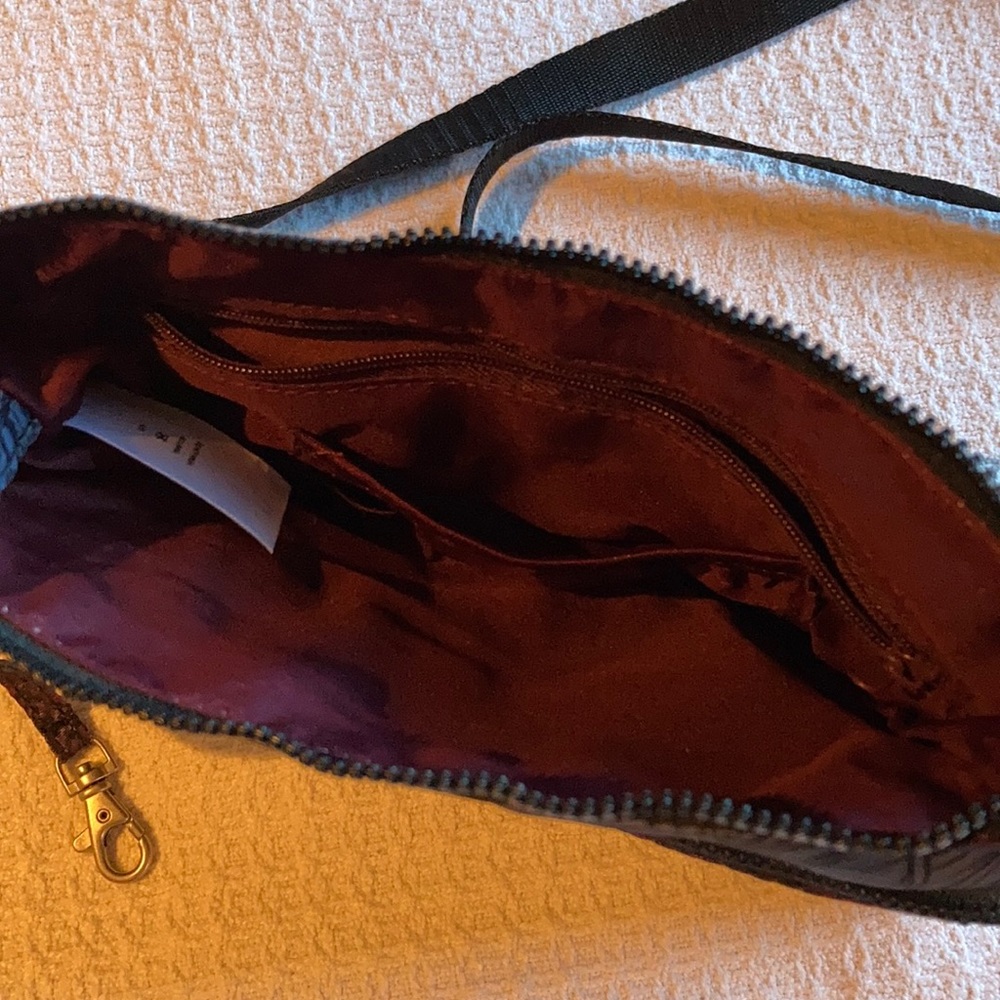 Crossbody Purse Vibrant Purple and Maroon Floral Pattern Adjustable Strap - Picture 5 of 11
